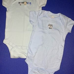 2 infant onesies by Wonder Nation